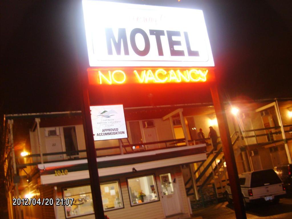 Queensway Court Motel Prince George Exterior foto