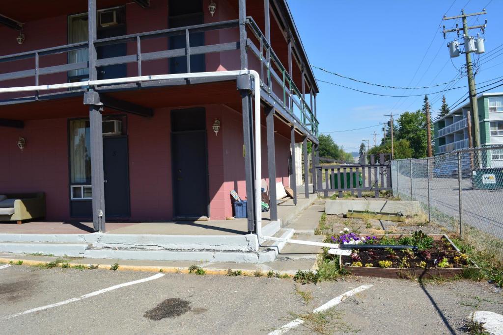 Queensway Court Motel Prince George Exterior foto